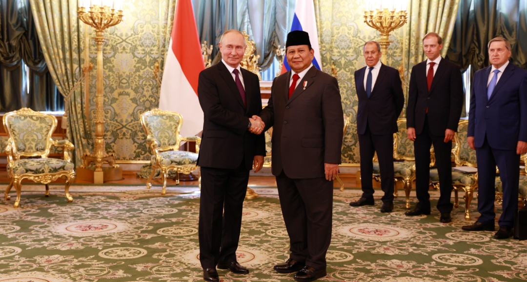 Presiden terpilih Prabowo Subianto saat bertemu Presiden Rusia Vladimir Putin (SinPo.id/ Tim Media)