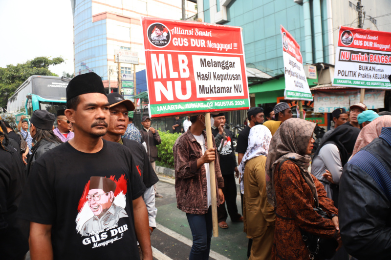 Aliansi Santri Gusdur gelar aksi damai di depan kantor PBNU (SinPo.id/ Ashar)