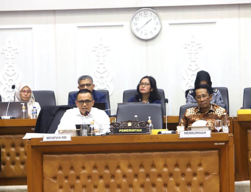 Badan Legislasi DPR RI gelar raker dengan Pemerintah membahas RUU Kementrian Negara dan RUU Wantimpres (Ashar/SinPo.id)