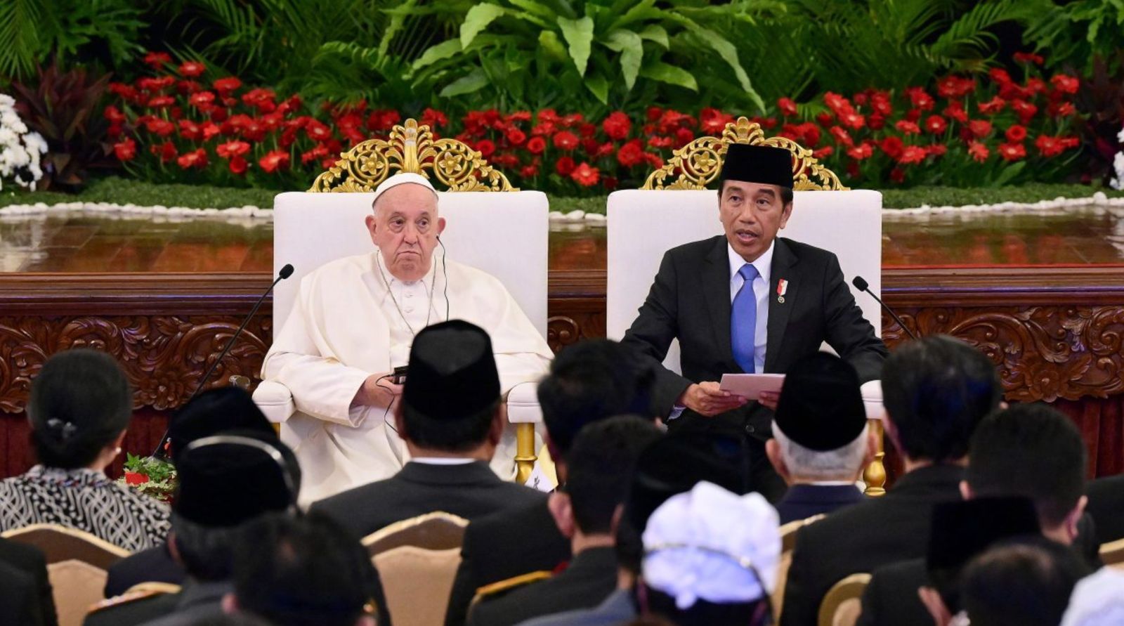 menyambut kunjungan Pemimpin Gereja Katolik Dunia sekaligus Kepala Negara Vatikan, Yang Teramat Mulia Sri Paus Fransiskus di Istana Negara. (SinPo.id/BPMI Setpres)