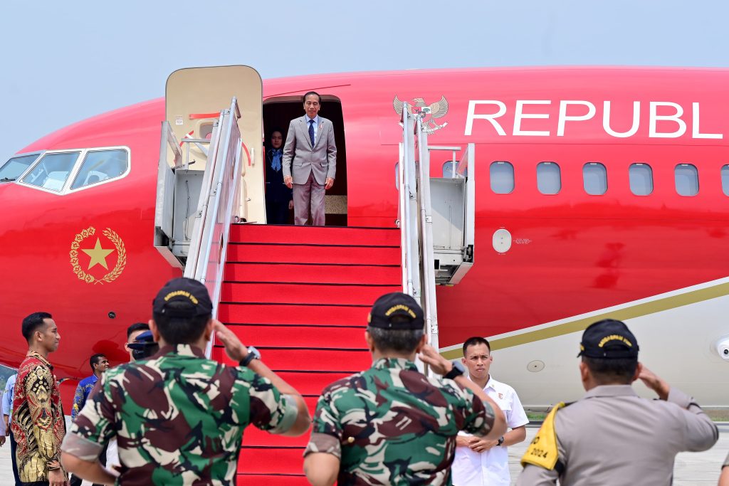 Presiden Jokowi saat hendak bertolak ke Bali (SinPo.id/ Setkab)