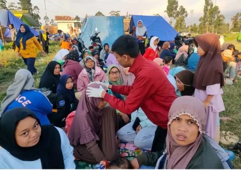 Warga korban gempa bumi di tenda pengungsian. (SinPo.id/ Dok. BPBD Jabar)