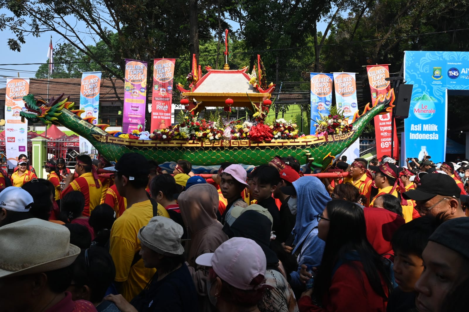 Kirab budaya 12 Tahunan Gotong Toapekong di Kota Tangerang. (SinPo.id/dok. Pribadi)