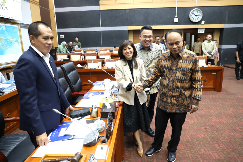 Komisi I DPR gelar raker dengan Menkominfo Budi Arie membahas anggaran 2025 (Ashar/SinPo.id)