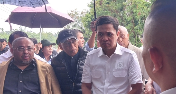 Anggota Komisi III DPR RI meninjau lokasi penemuan tujuh mayat di Bekasi (SinPo.id/ Galuh Ratnatika)