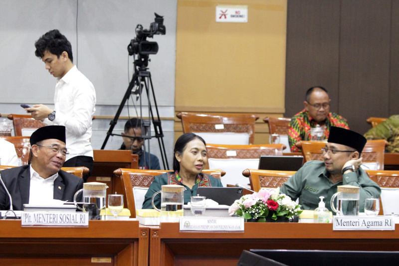 Komisi VIII DPR gelar raker dengan tiga menteri bahas Penyesuian Anggaran Tahun 2025 (Ashar/SinPo.id)