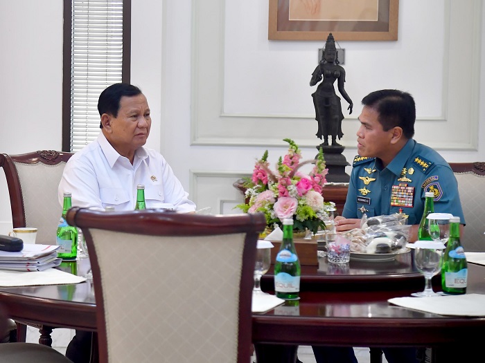 Presiden Terpilih Prabowo Subianto dan KSAL Laksamana Muhammad Ali (SinPo.id/ Dok. Dispenal)