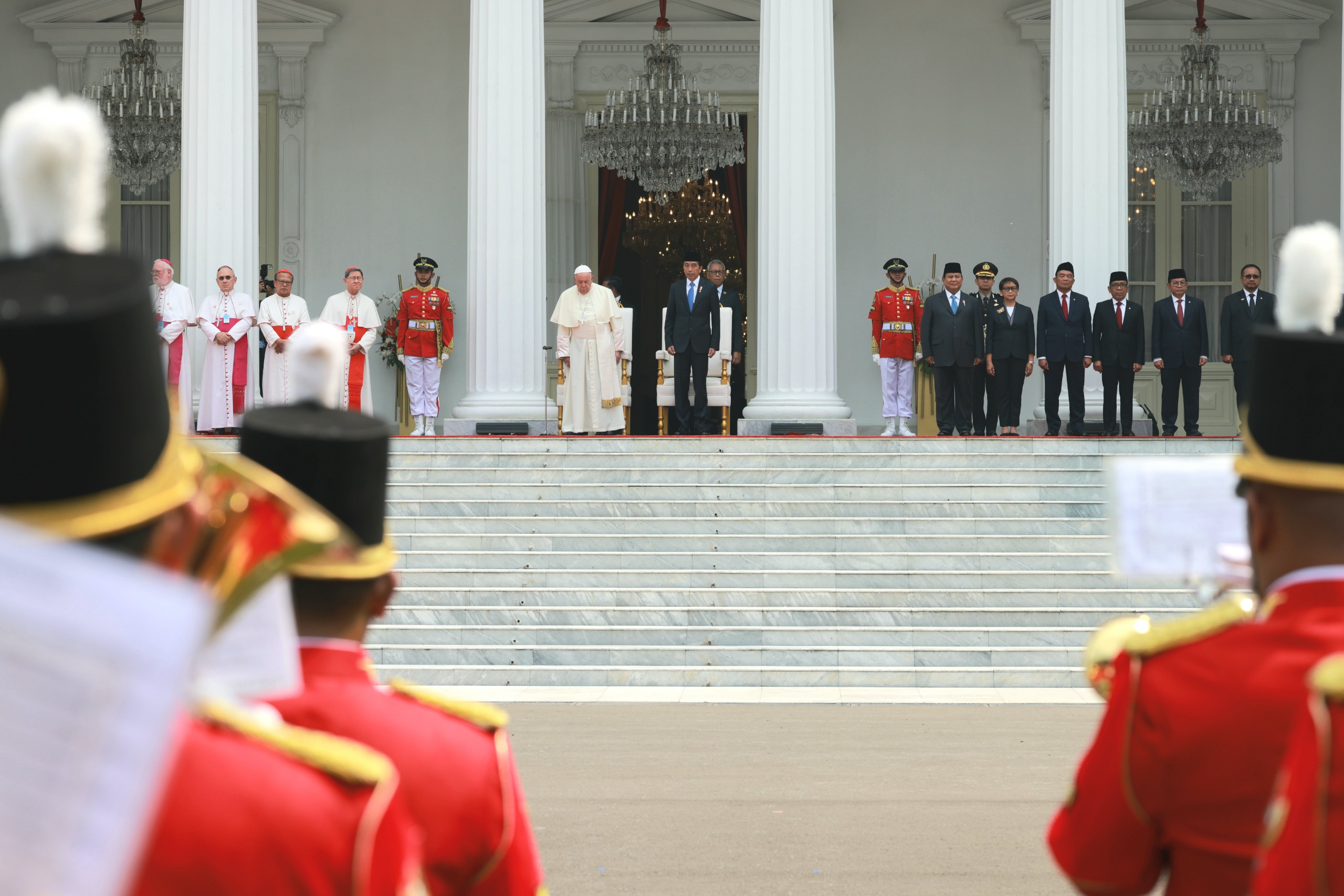 Paus Fransiskus dan Presiden Joko Widodo. (SinPo.id/Tim Media)