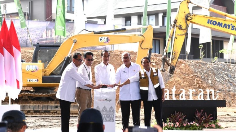 Presiden Joko Widodo melakukan groundbreaking Teras Kota IKN by Plataran di IKN. (SinPo.id/Setpres)