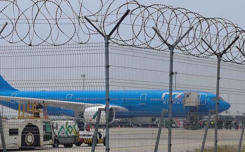 Pemimpin Gereja Katolik dunia Paus Fransiskus, tiba di bandara Internasional Soekarno-Hatta (Soetta) Tangerang, Banten, dalam agenda kunjungan kenegaraan ke Indonesia. (SinPo.id/Antara)