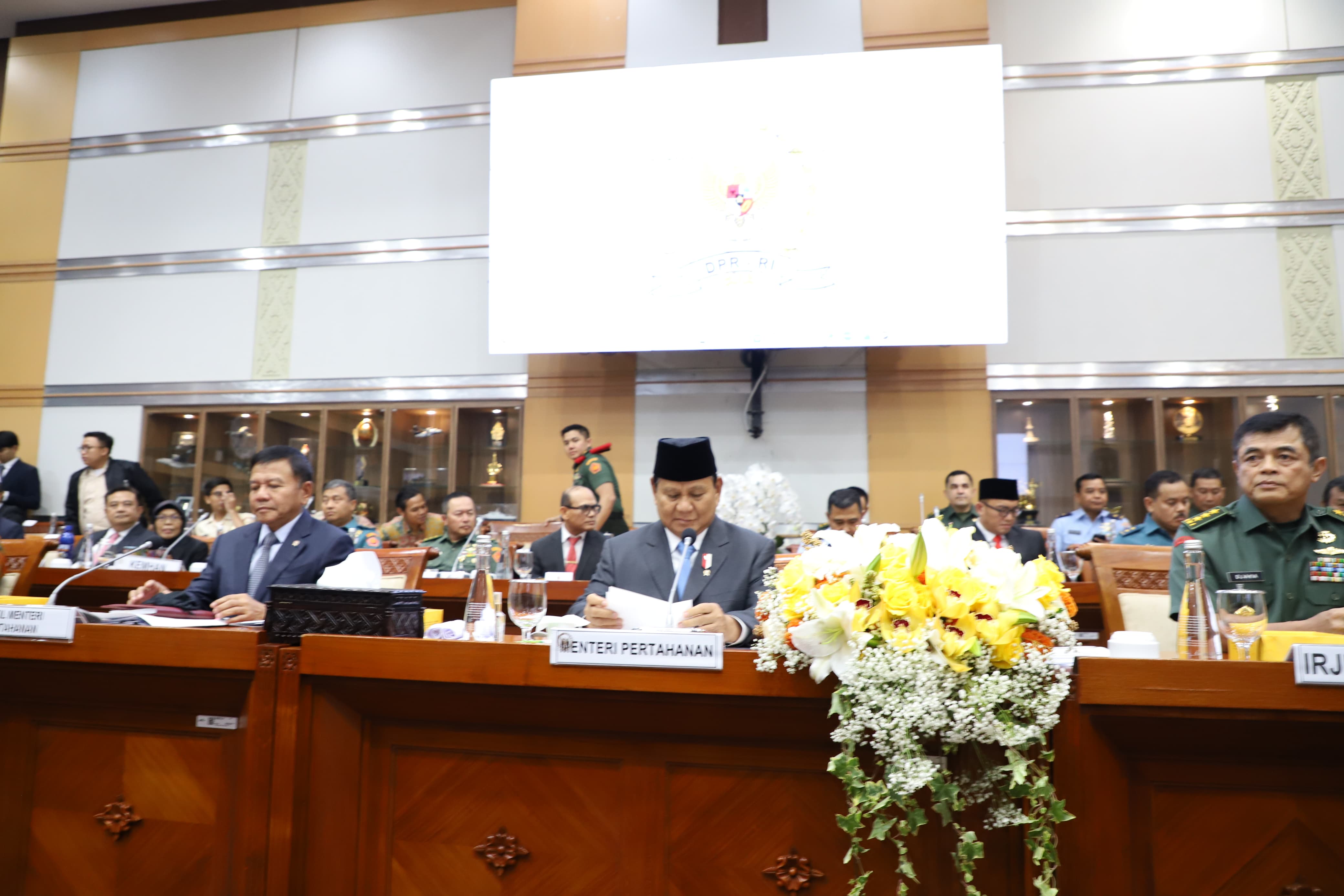 Raker Komisi I DPR RI bersama dengan Kementerian Luar Negeri Kemlu dan Kemenkumham (SinPo.id/ashar)