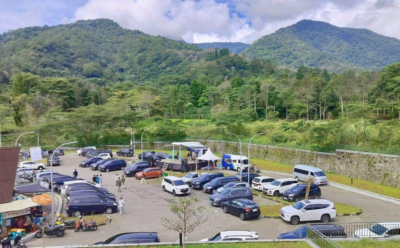 Kondisi kawasan wisata Puncak tepatnya di Rest Area Gunung Mas, Cisarua, Kabupaten Bogor, Jawa Barat. (SinPo.id/Antara)