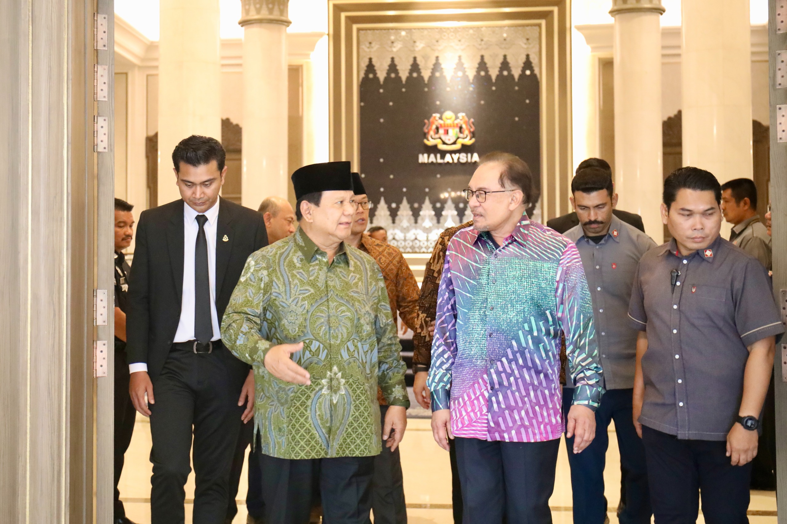 Menhan Prabowo bertemu PM Malaysia Anwar Ibrahim (SinPo.id/Media Gerindra)