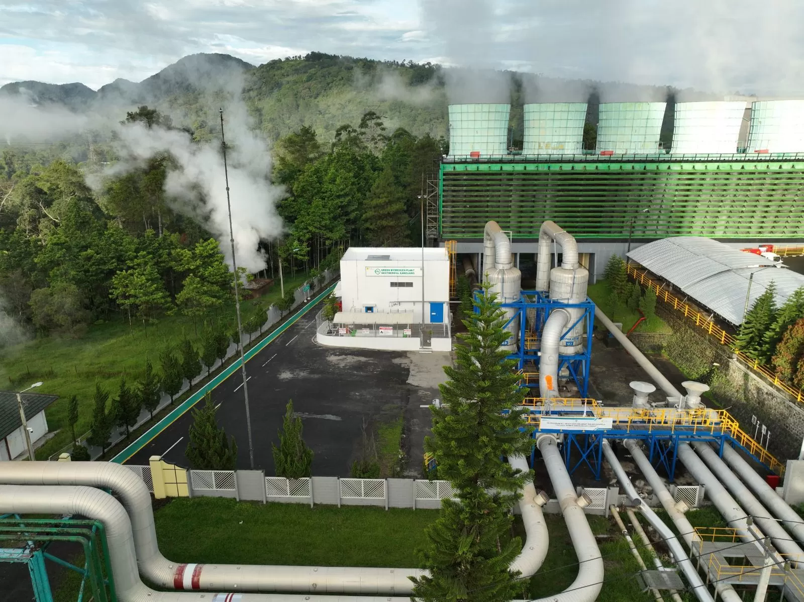 Green Hydrogen Plant (GHP) di PLTP Kamojang yang menjadi GHP berbasis geothermal pertama di Asia Tenggara. (SinPo.id/Dok. PLN)