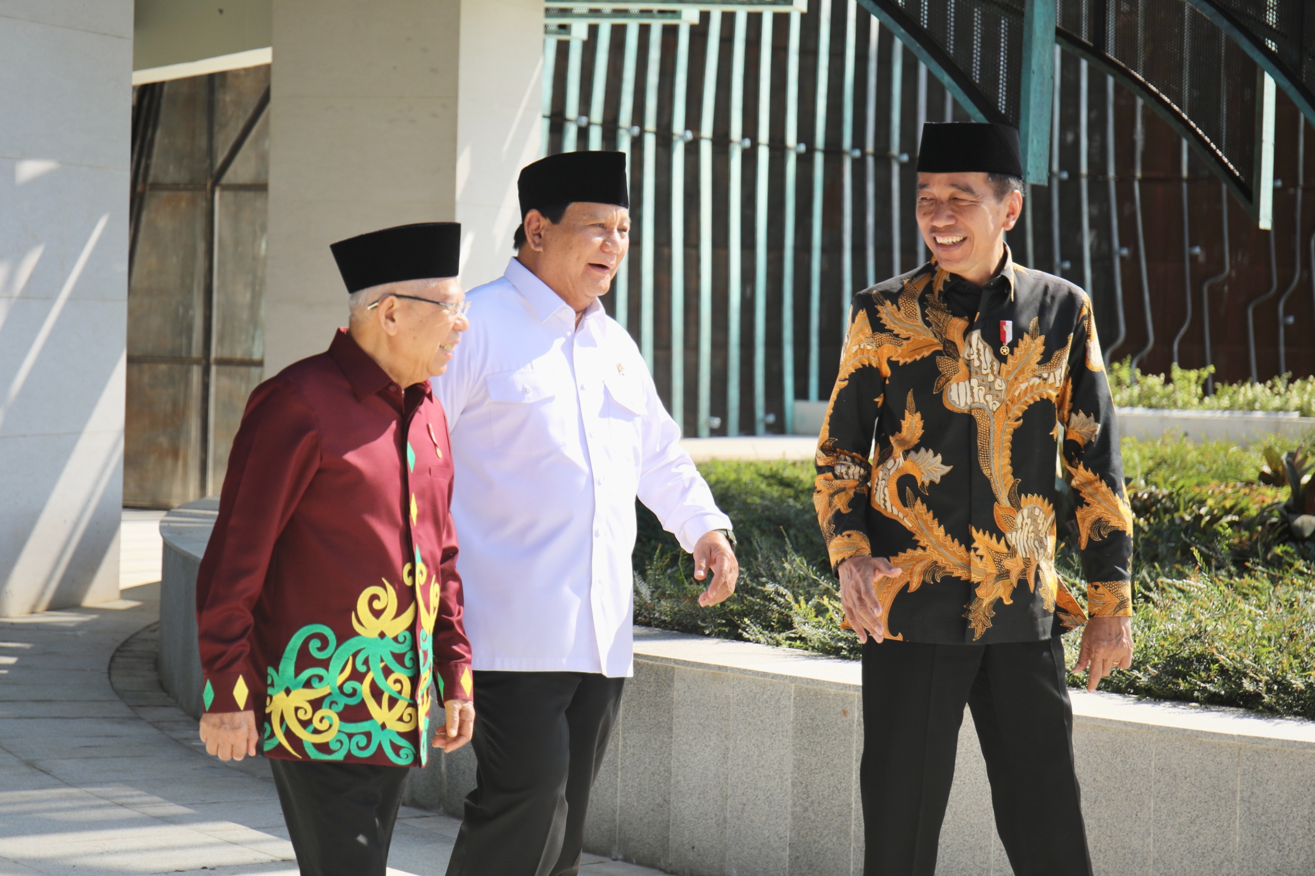 Kebersamaan Jokowi-Ma'ruf dengan Prabowo Subianto (SinPo.id/ Tim Media)