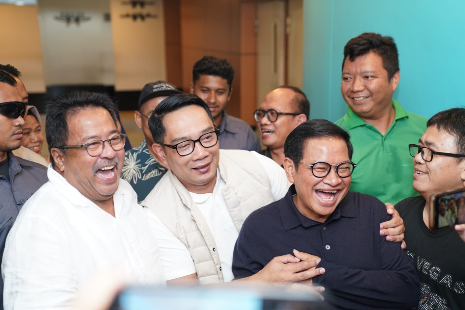 Pramono Anung - Rano Karno bertemu Ridwan Kamil (SinPo.id/ Tim Pram-Rano)