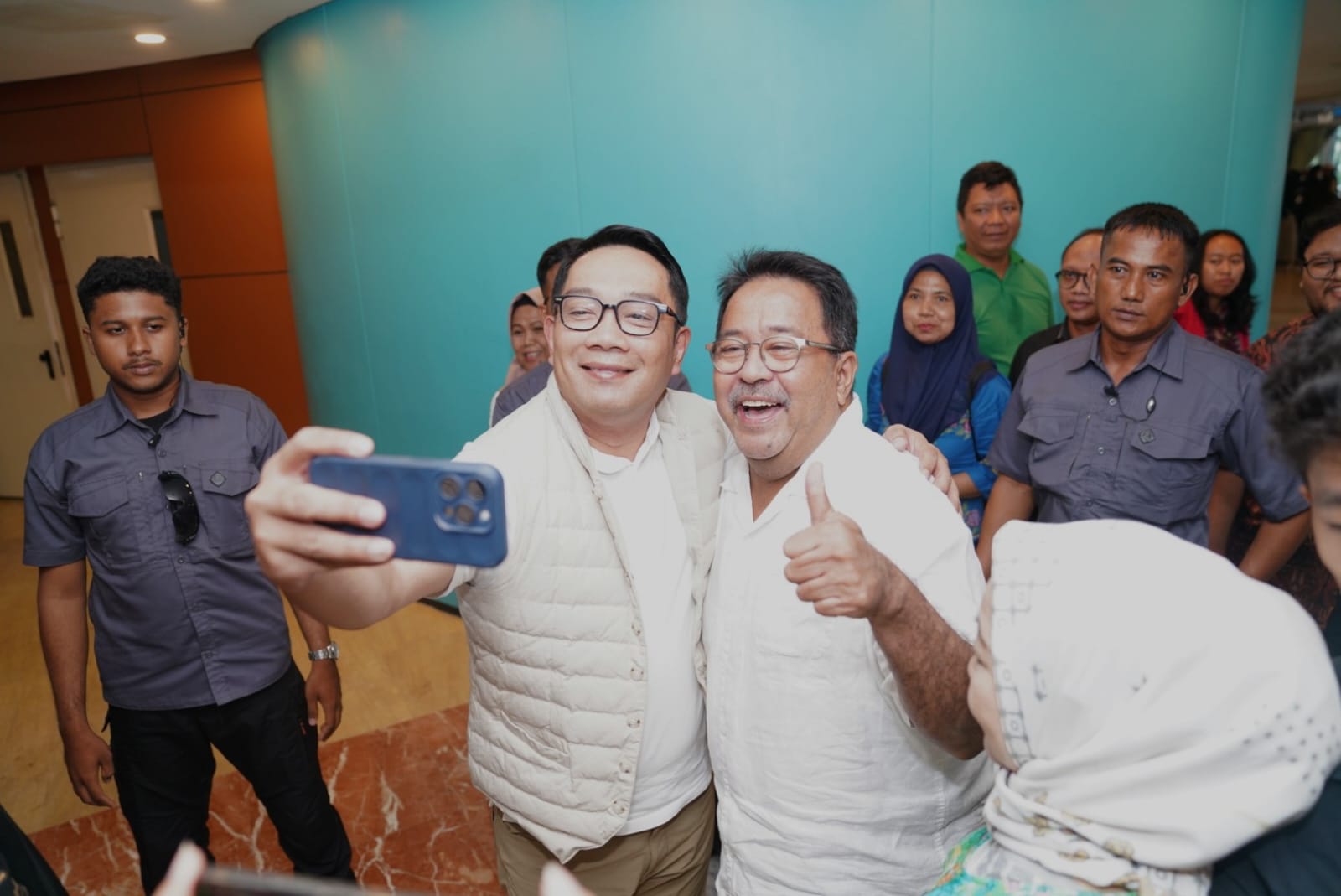 Rano Karno dan Ridwan Kamil. (SinPo.id/Tim Pram-Rano)