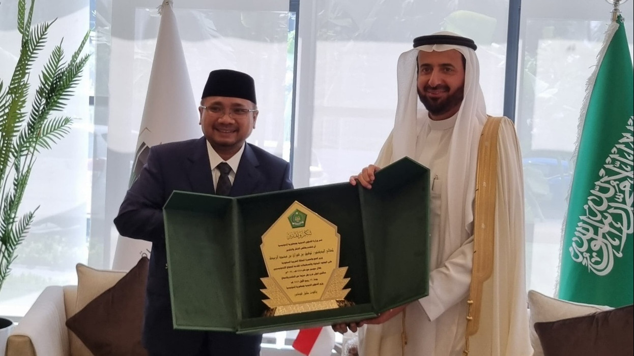 Menag Yaqut Cholil Qoumas dan Menteri Haji Arab Saudi Tawfiq F Al Rabiah. (SinPo.id/dok. Kemenag)