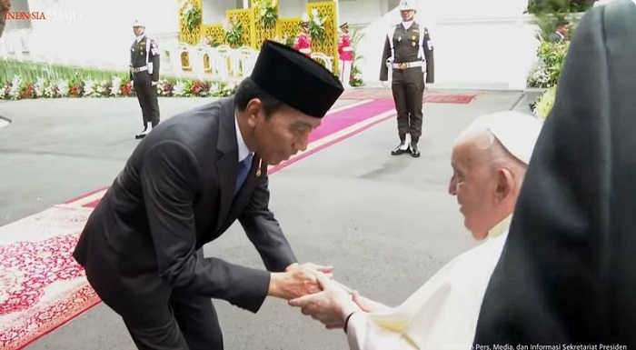 Presiden Jokowi sambut Paus Fransiskus. (SinPo.id/ Tangkapan layar)