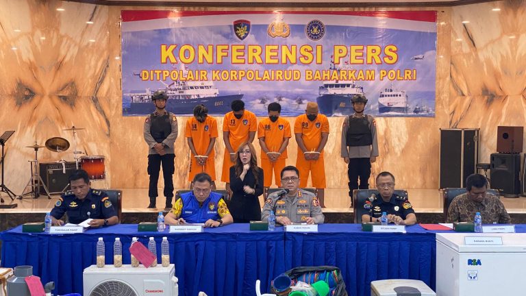 Konferensi pers kasus pengelolaan benih lobster ilegal (SinPo.id/ Humas Polri)