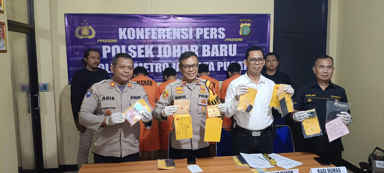 Konferensi pers pengungkapan sabu (SinPo.id/Humas Polsek Johar Baru)