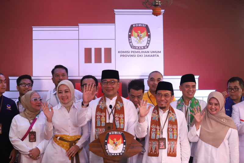 Pasangan Ridwan Kamil dan Suswono di KPU DKI (SinPo.id/ Ashar)