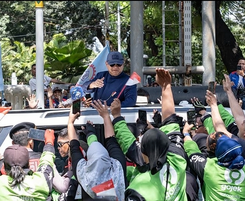 Presiden RI Prabowo Subianto menyapa pengemudi ojol (SinPo.id/ Istimewa)