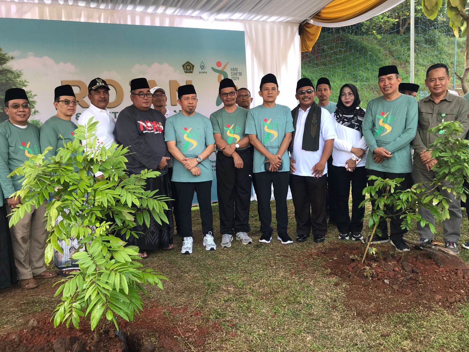 Sebanyak 50 pohon ditanam di Pondok Pesantren Al-Hamid, Cilangkap, Jakarta Timur pada Jumat, 18 Oktober 2024. (SinPo.id/Dok. Kemenag)