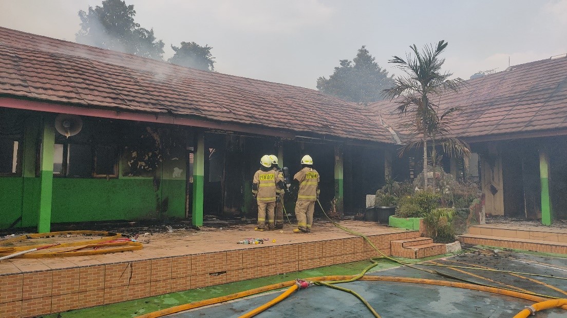 Kebakaran Melanda bangunan Sekolah Dasar Negeri di Pondok Bambu  (SinPo.id/Pemadam Jakarta)