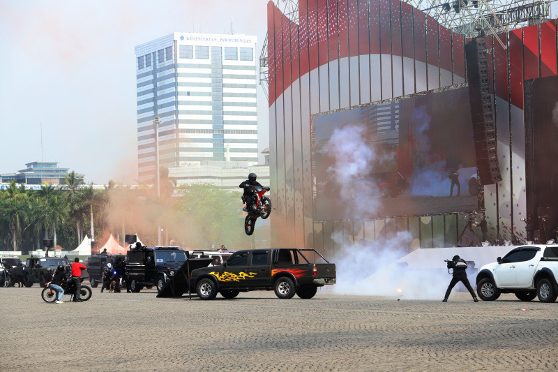 Atraksi pasukan TNI dalam HUT ke-79 di Lapangan Monas. (SinPo.id/Ashar)