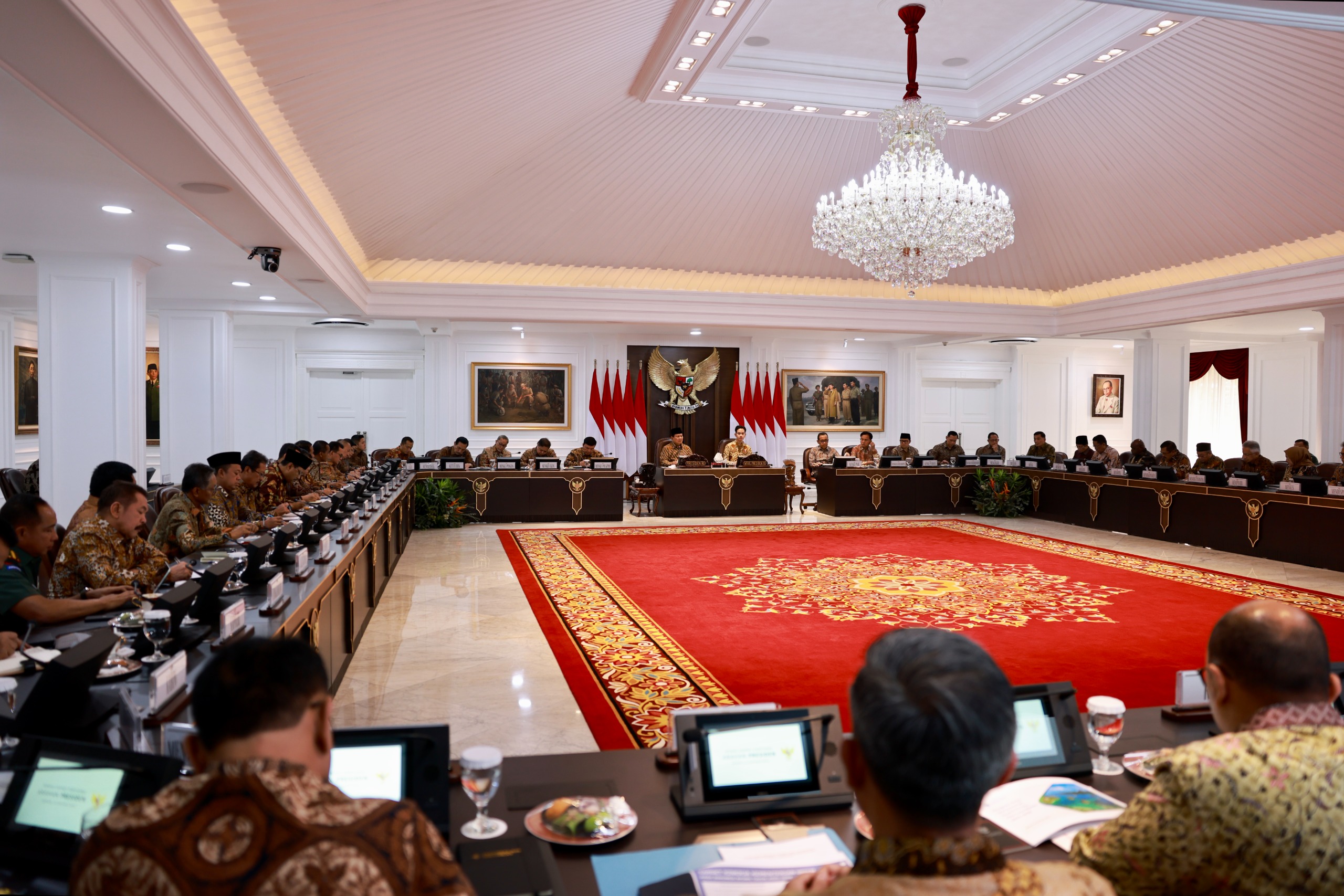 Presiden Prabowo Subianto saat memimpin rapat Kabinet Merah Putih (SinPo.id/ Tim Media)