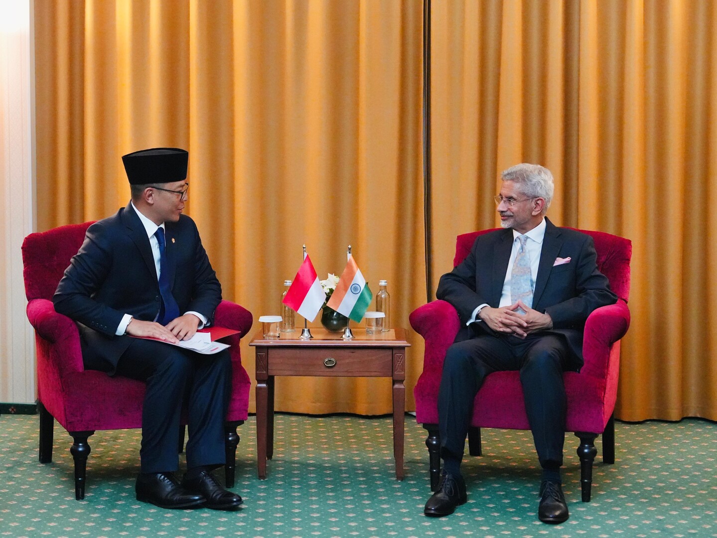 Menlu RI Sugiono dan Menlu India S. Jaishankar. (SinPo.id/dok. Kemlu)