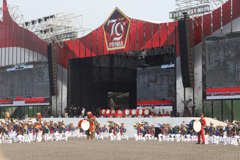 Marching band peringatan HUT ke-79 TNI. (SinPo.id/ Tio Pirnando)