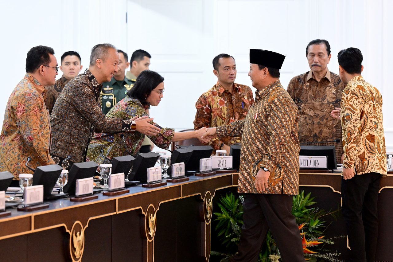 Presiden Prabowo Subianto memimpin Sidang Kabinet Paripurna perdana di Ruang Sidang Kabinet, Jakarta pada Rabu, 23 Oktober 2024. (SinPo.id/BPMI Setpres)