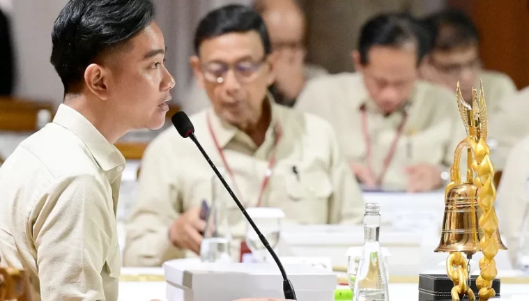 Wapres Gibran Rakabuming saat makan siang bersama menteri Kabinet Merah Putih (SinPo.id/ Setwapres)