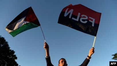 bendera Palestina dan Sandinista saat peresmian jalan Gaza untuk mendukung rakyat Palestina (SinPo.id/AFP)