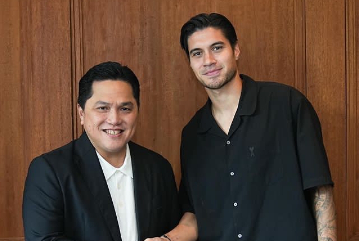 Ketum PSSI Erick Thohir bersama Kevin Diks (SinPo.id/ Dok. PSSI)