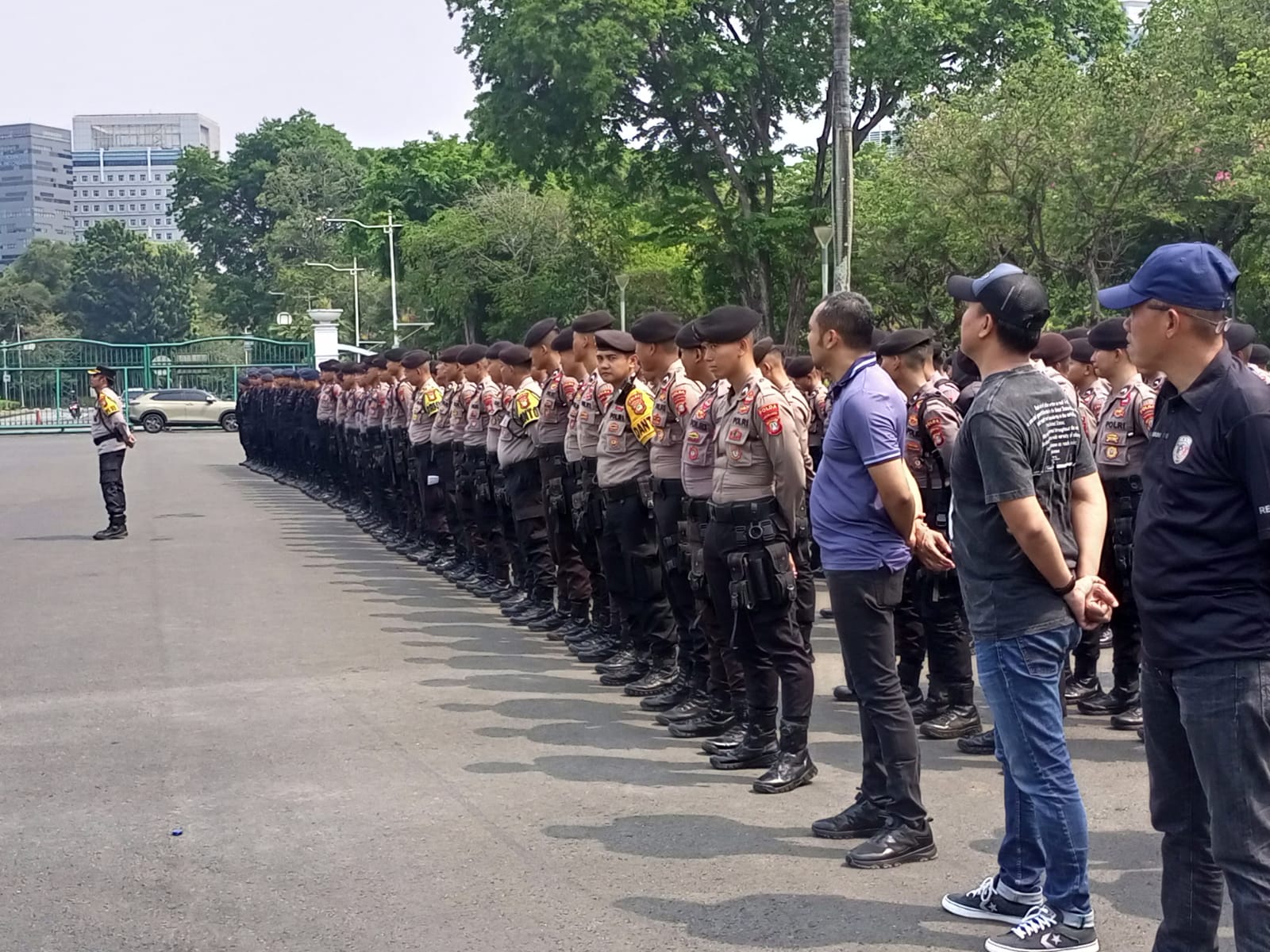 Ratusan personel mengamankan kampanye Pilgub Jakarta hari ini (SinPo.id/Humas Polda Metro Jaya)