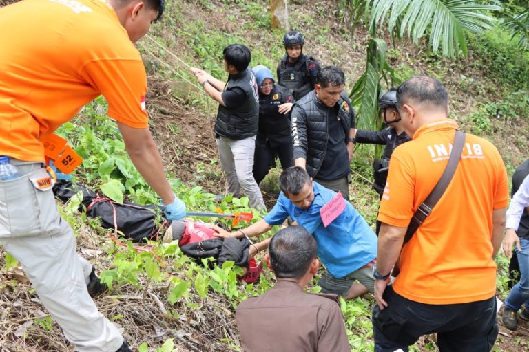 Rekonstruksi pembunuhan gadis penjual gorengan (SinPo.id/ Humas Polri)