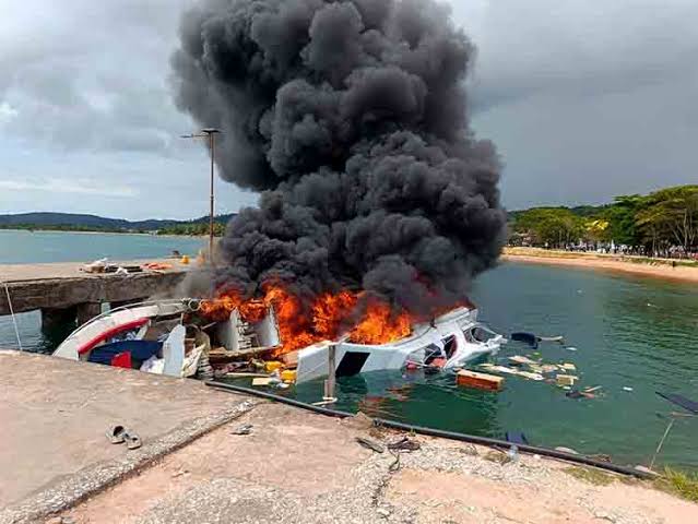 Kapal Cagub Maluku Utara Benny Laos Terbaka (SinPo.id/Maluku Terkini)