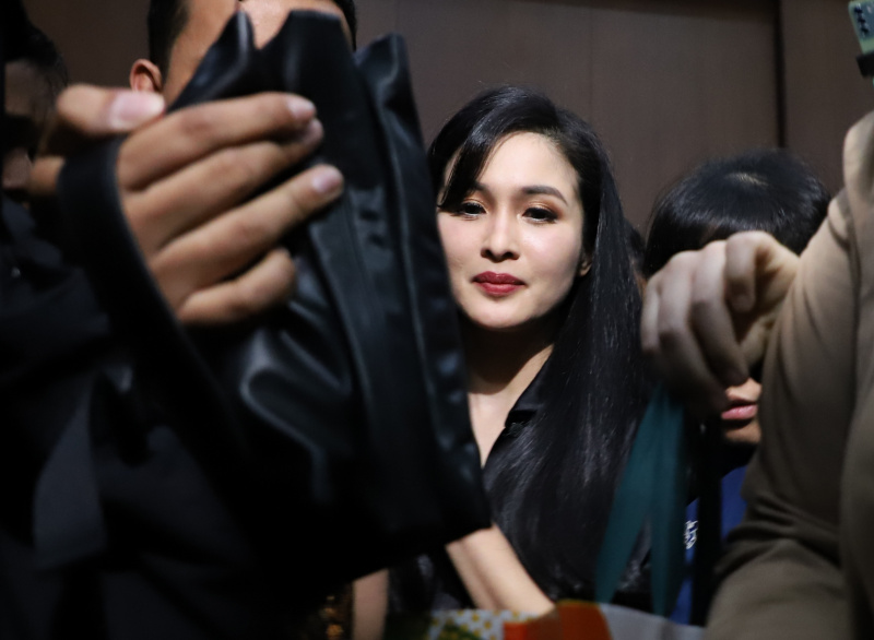 Artis Sandra Dewi menjadi saksi sidang lanjutan terdakwa Harvey Moeis di PN Tipikor (SinPo.id/ Ashar)