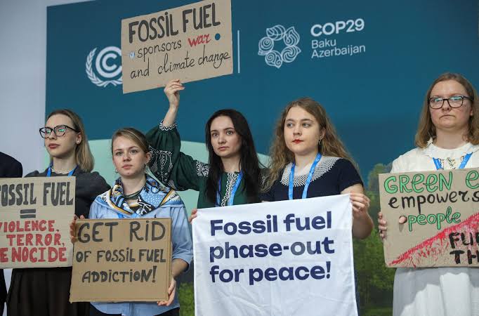 Aksi unjuk rasa para aktivis di Cop29, di Baku, Azerbaijan. (SinPo.id/Reuters)