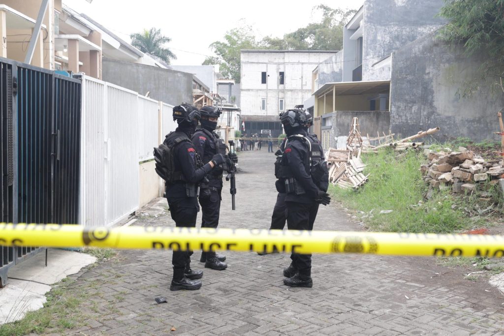 Densus 88 Geledah Rumah Terduga Teroris di Jawa Tengah (SinPo.id/Humas Polri)