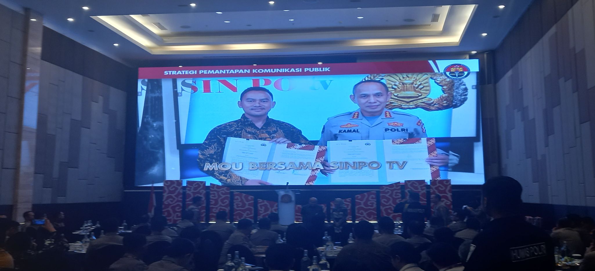 Polri menyerahkan Mou dengan SinPo TV (SinPo.id/Firdausi)