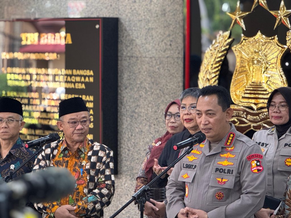 Kapolri Jendral Listyo Sigit menerima kunjungan Mendikdasmen Abdul Mu’ti (SinPo.id/Humas Polri)