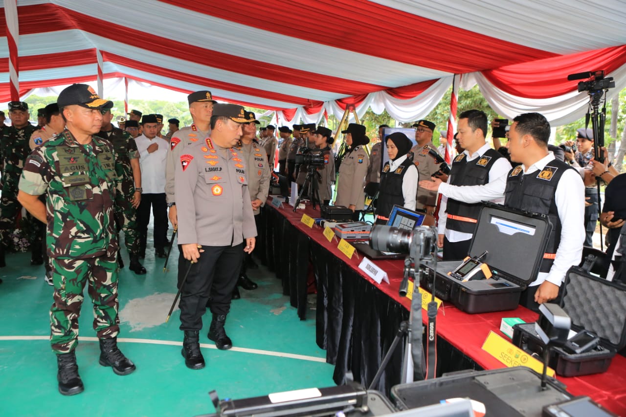 Kapolri Jenderal Pol Listyo Sigit Prabowo bersama Panglima TNI Jenderal Agus Subiyanto  (SinPo.id/ Humas Polri)