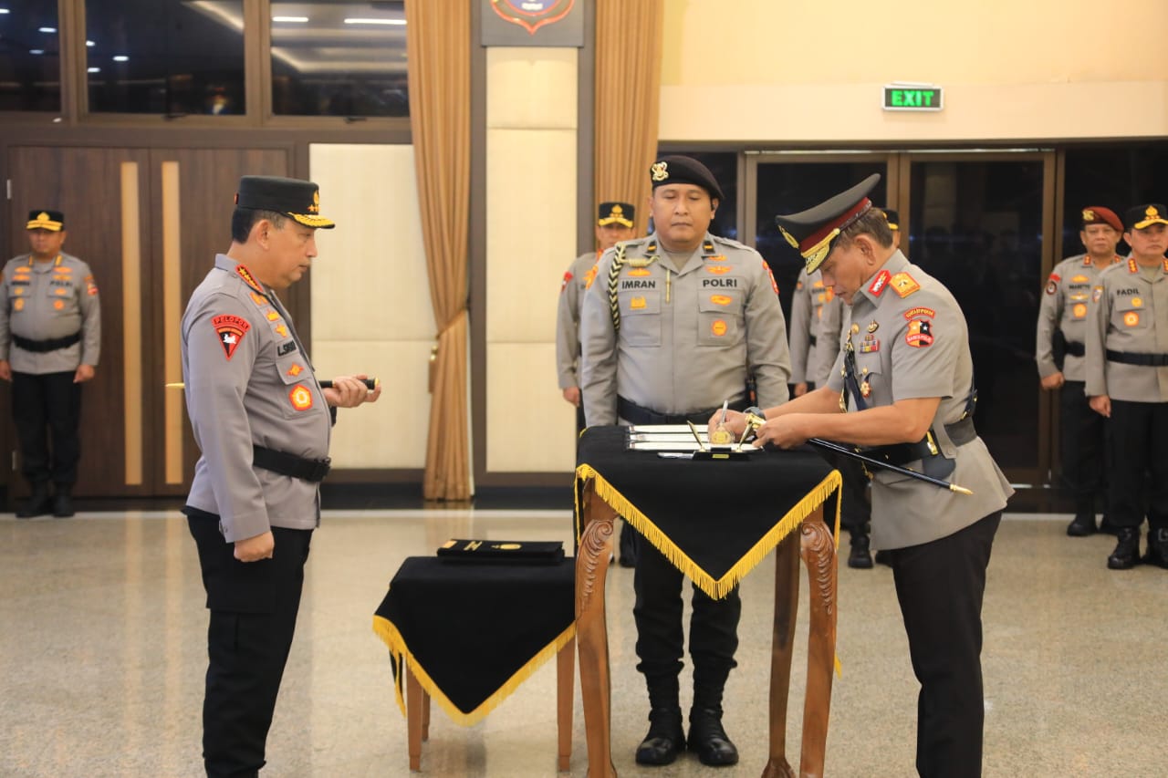 Kapolri saat melantik tiga pejabat utama Polri (SinPo.id/Polri)