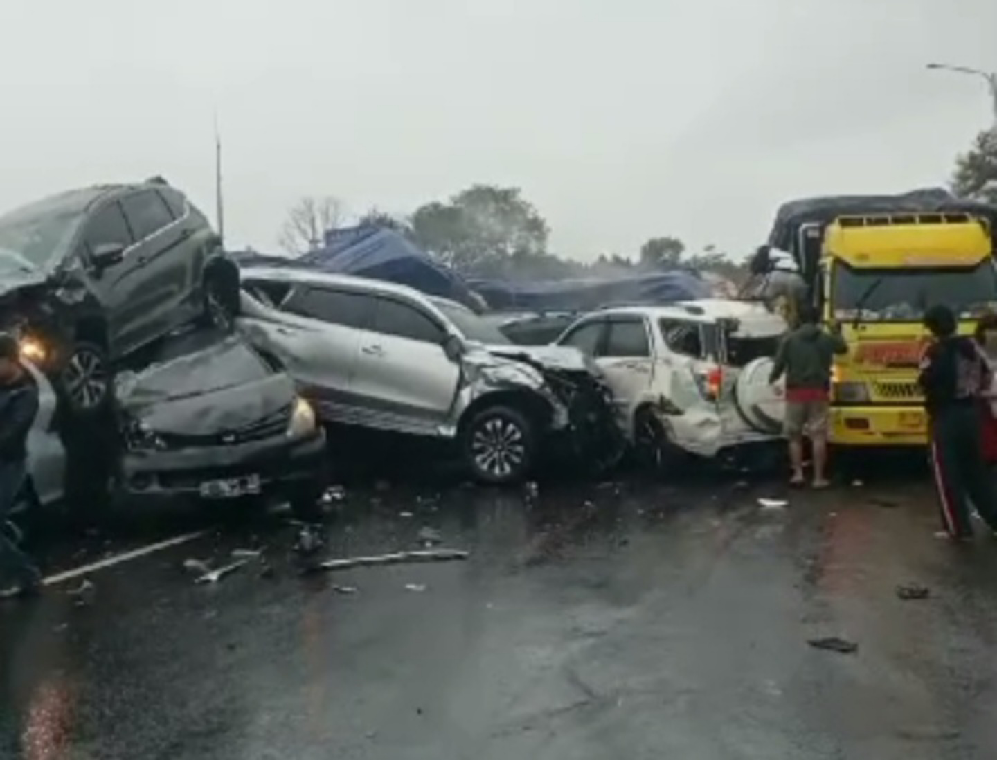 Kecelakaan tol Cipularang (SinPo.id/Tangkapan Layar)