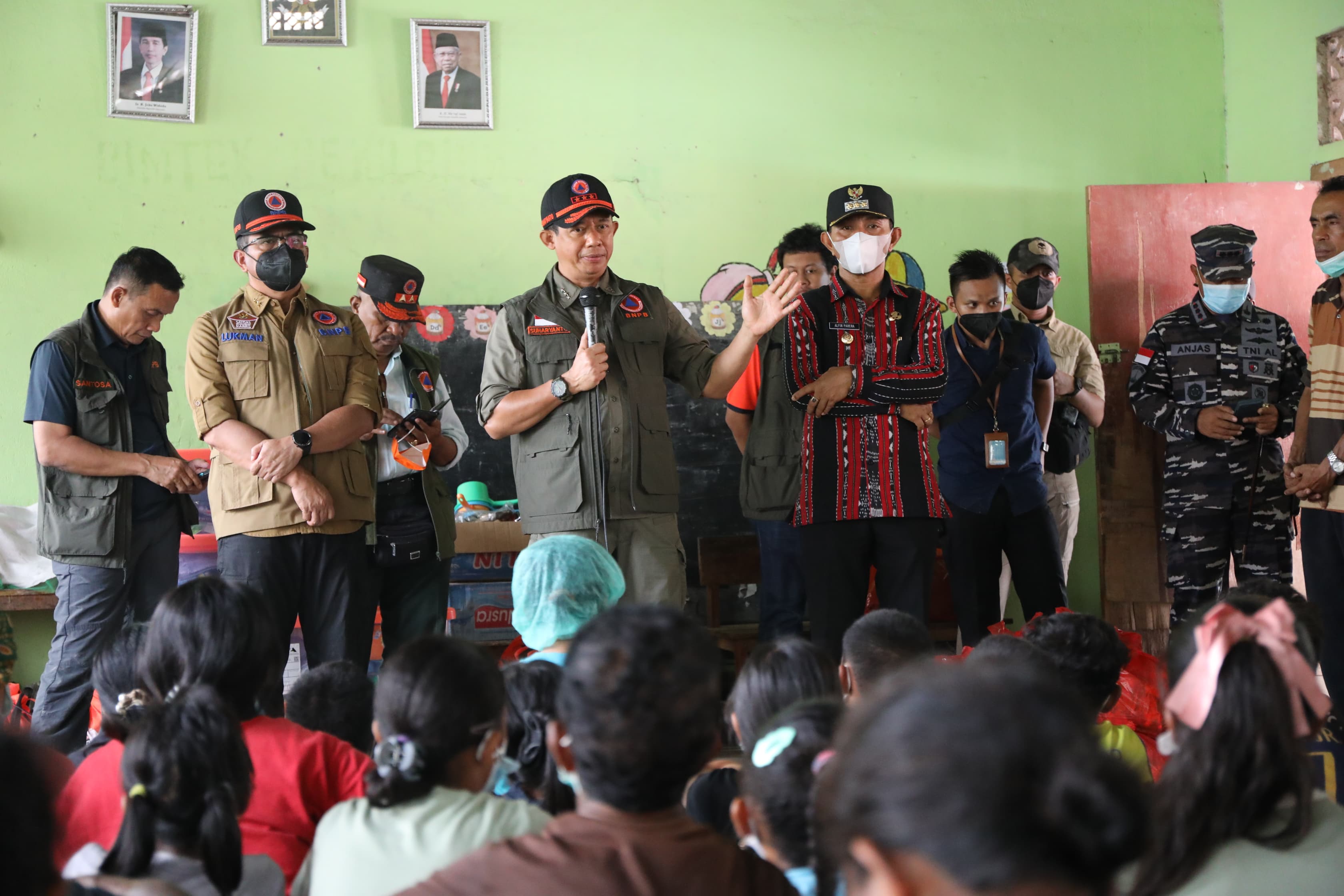 Pos Pengungsian Gunung Lewotobi