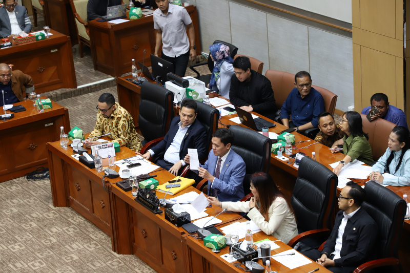 Komisi III DPR tetapkan pimpinan KPK Setyo Budiyanto setelah melalui voting suara di Rapat Pleno (Ashar/SinPo.id)